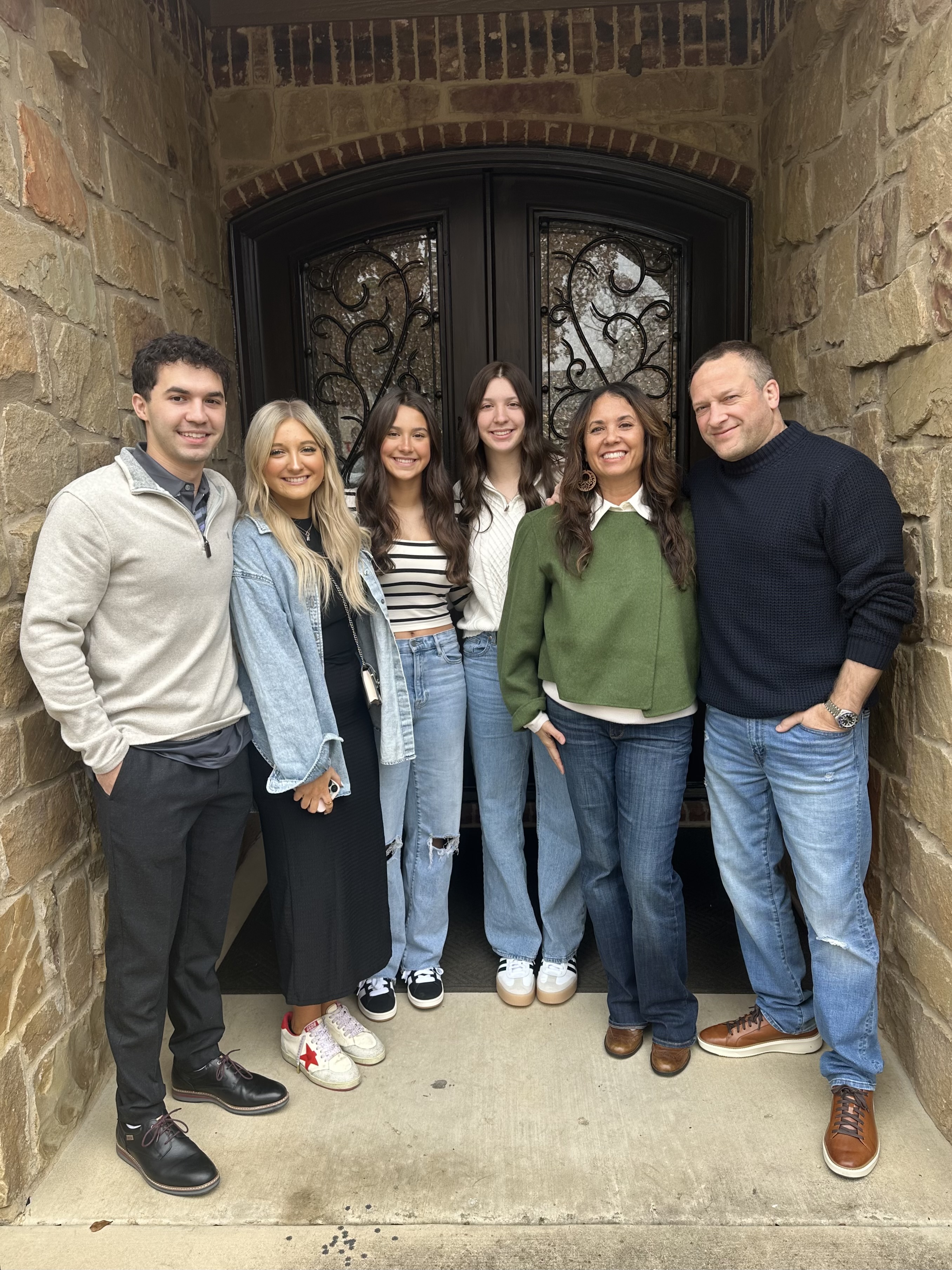 picture of Kennedy with her 3 siblings and mom and stepdad